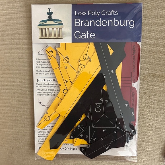 2 Low Poly Crafts Berlin Brandenburg Gate Kits - Picture 2 of 3